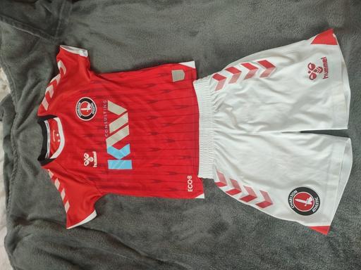 Buy & Sell Wandsworth Road South West London - Photos for Charlton Football T shirt and shorts 6 year