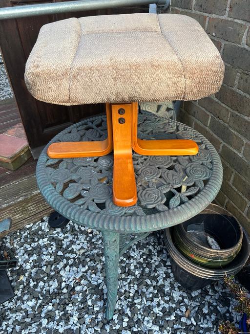 Buy & Sell Welling Bexley - Photos for A lovely comfortable cushion foot stool