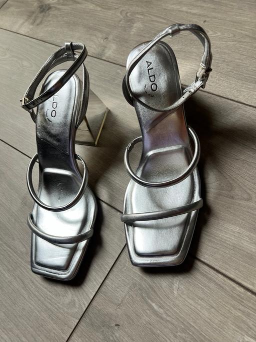 Buy & Sell Merseyside Saint Helens - Photos for Heels
