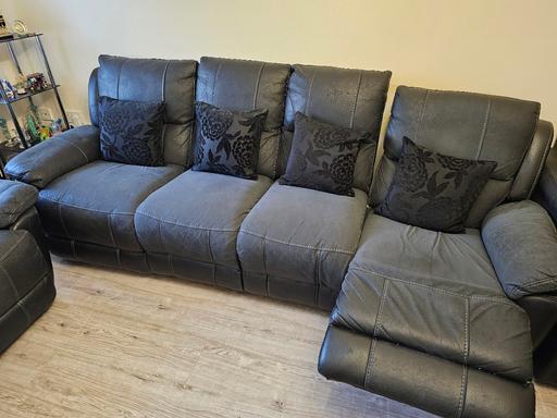 Buy & Sell Castleton Rochdale - Photos for black leather sofa reclining 6 seater