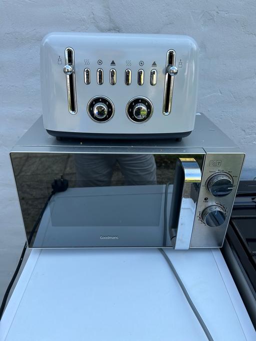 Buy & Sell Yeading West London - Photos for Microwave and toaster