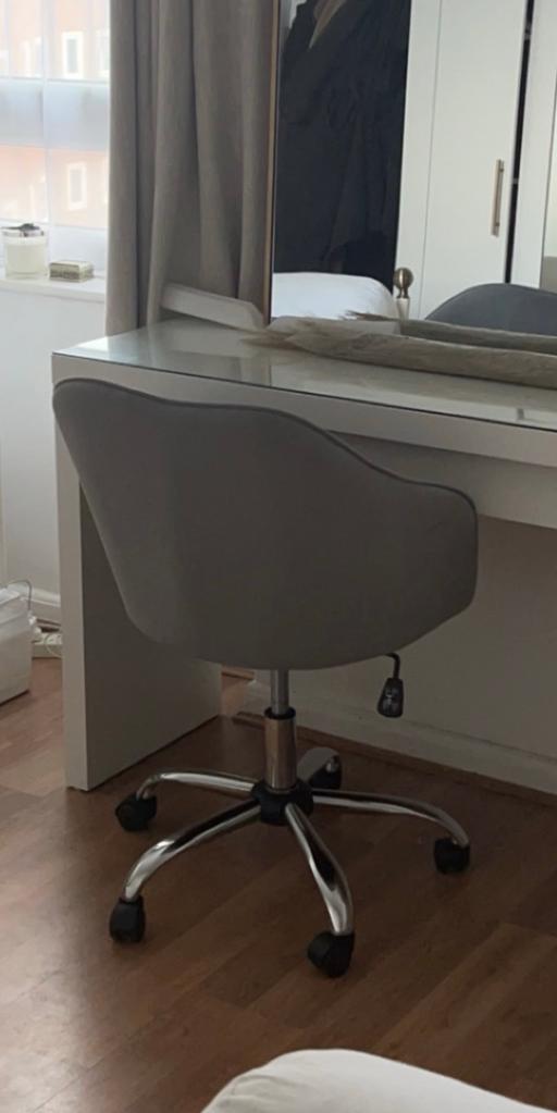 Buy & Sell Gospel Oak North West London - Photos for Grey velvet swivel chair 