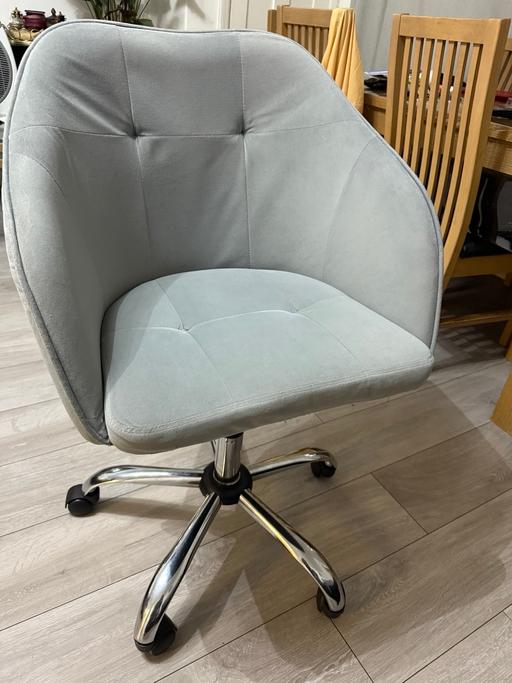 Buy & Sell Gospel Oak North West London - Photos for Grey velvet swivel chair 