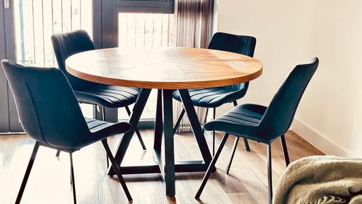 Buy & Sell Sutton Town Centre Sutton - Photos for Solid oak round dining table + 4 suede chairs
