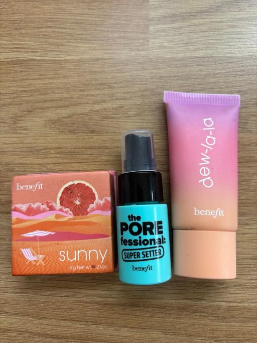 Buy & Sell Hook South West London - Photos for Benefit make up bundle
