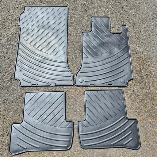 Vehicles Worcestershire Bromsgrove - Photos for Mercedes genuine rubber mats 2007-2014 auto.