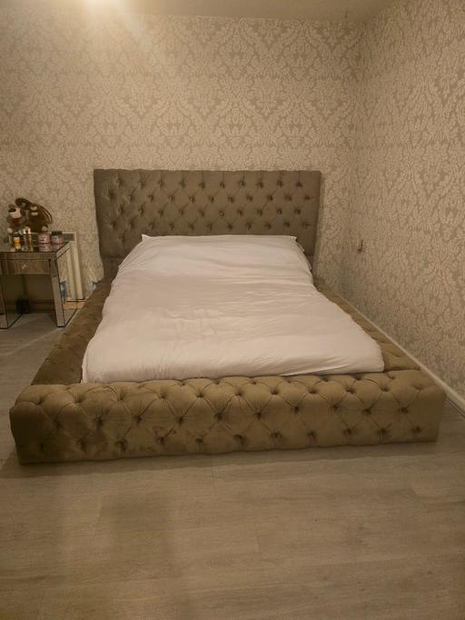 Buy & Sell East London South Quay - East London - Photos for Ambassador Velvet King Size Bed with Matress