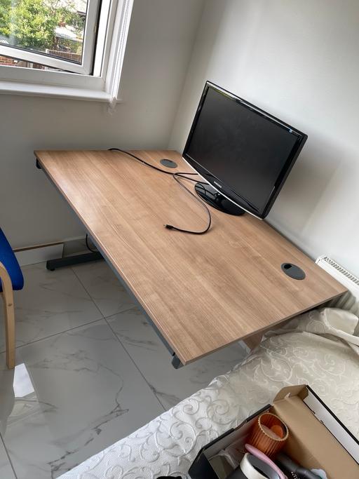 Buy & Sell Essex Harlow - Photos for Pc table and monitor