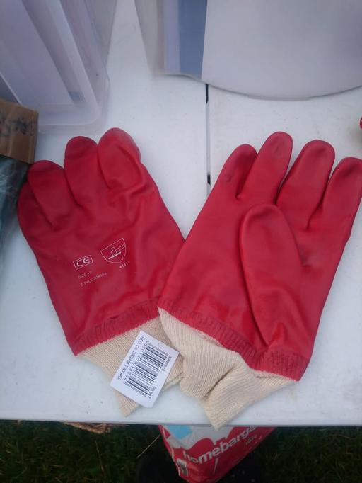 Buy & Sell Scunthorpe North Lincolnshire - Photos for Red coated to cuff gloves size large.