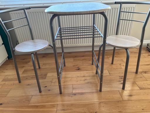Buy & Sell Sunbury-on-Thames Spelthorne - Photos for Small dining table