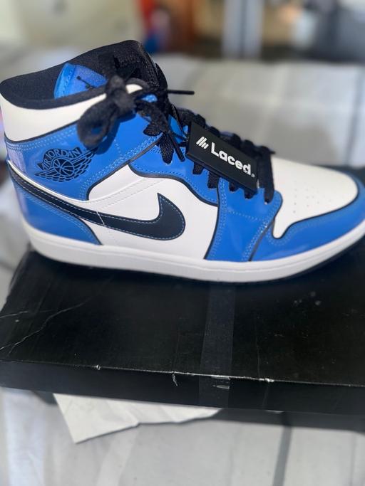 Buy & Sell Highams Park East London - Photos for AIR JORDAN 1 MID SE SIGNAL BLUE/BLACK-WHITE