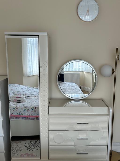 Buy & Sell Edmonton North London - Photos for Bedroom Wardrobe with sliding mirror door