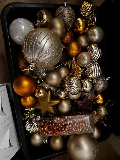 Buy & Sell Penkridge South Staffordshire - Photos for Large box of baubles