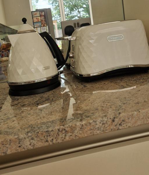 Buy & Sell Chigwell Epping Forest - Photos for Delonghi kettle & toaster