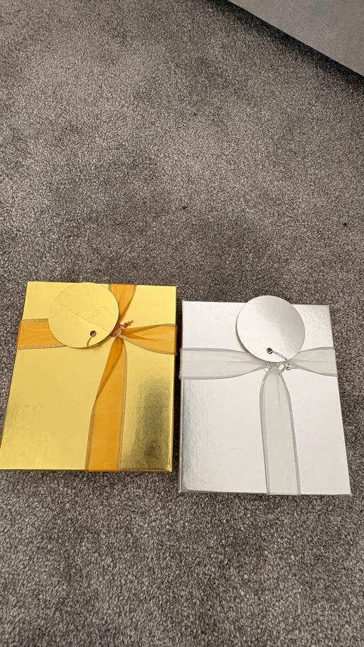 Buy & Sell Forest Gate East London - Photos for Two new gift box sets - silver and gold