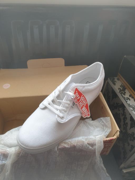 Buy & Sell Plumstead South East London - Photos for White Van's off the wall size 8uk