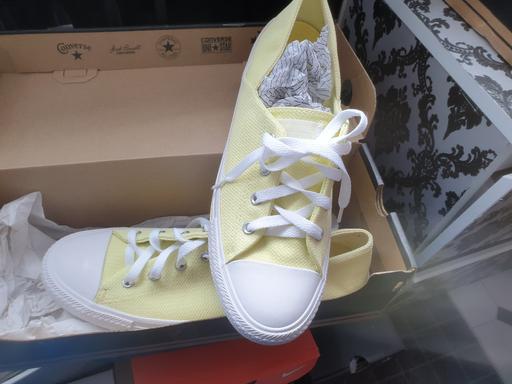 Buy & Sell Plumstead South East London - Photos for light yellow converse size 8uk