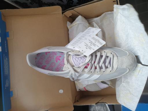 Buy & Sell Plumstead South East London - Photos for Adidas trainers size 8uk pink white grey silv