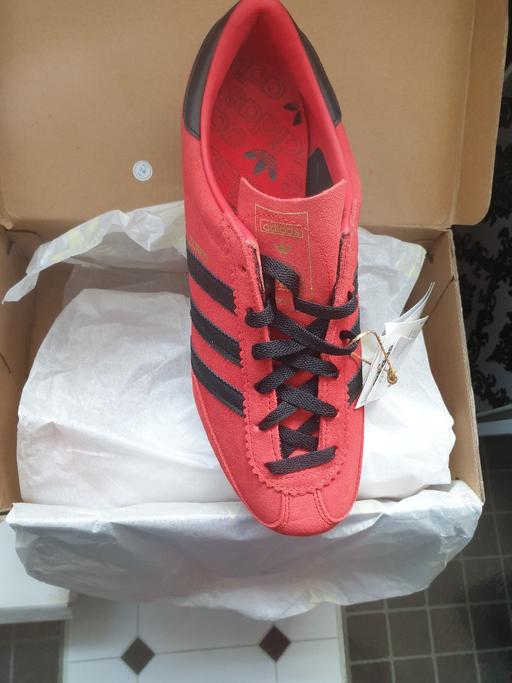 Buy & Sell Plumstead South East London - Photos for Adidas trainers size 8uk red and black