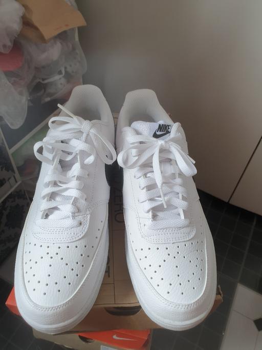 Buy & Sell Plumstead South East London - Photos for Nike trainers white with black tick size 8uk