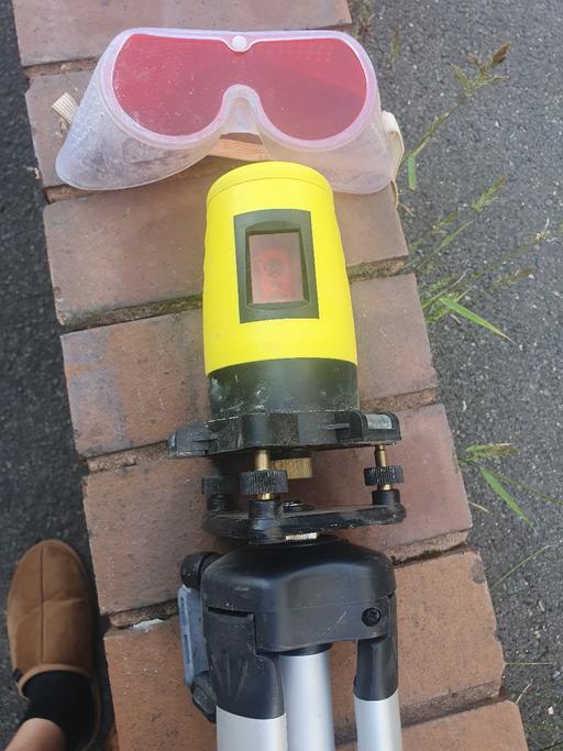 Buy & Sell Pensnett Dudley - Photos for Laser Level , Tripod & Goggles, Not Working