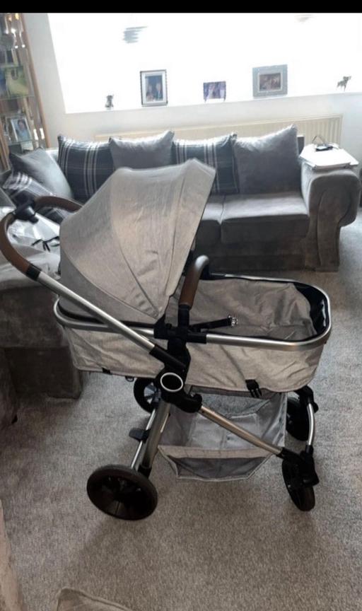 Buy & Sell Barking and Dagenham Barking - Barking and Dagenham - Photos for Pram / buggy / stroller with car seat
