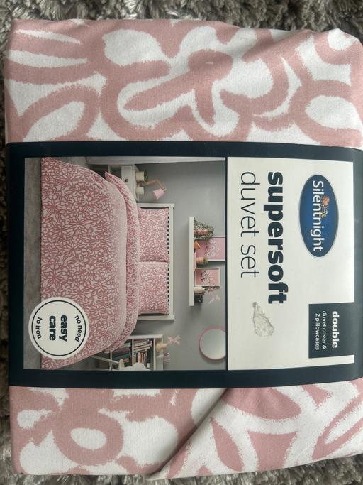 Buy & Sell Dovecot Knowsley - Photos for Double duvet bed set. Pink/white. New