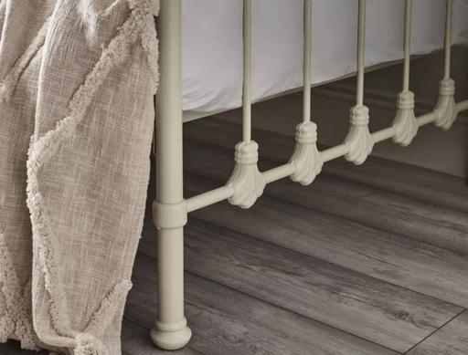 Buy & Sell Stretford Trafford - Photos for Stunning White Metal Day Bed