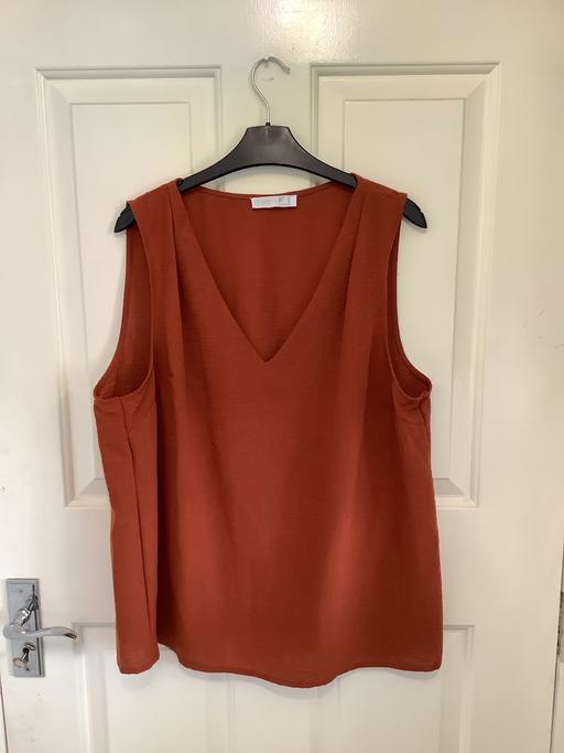 Buy & Sell Woodsetton Dudley - Photos for Top size 18