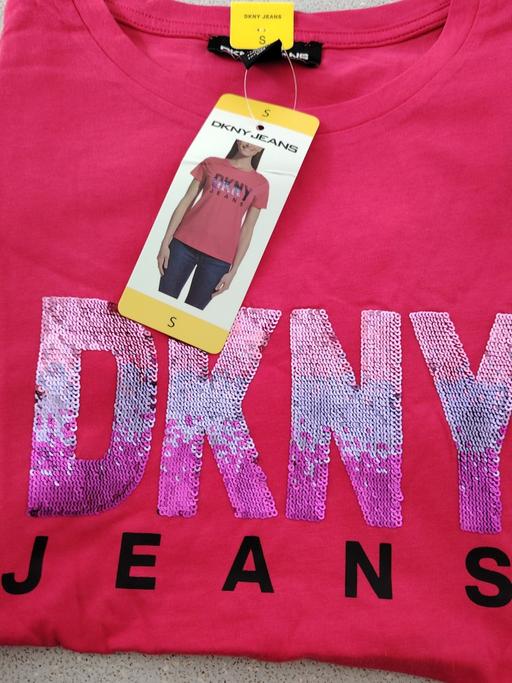 Buy & Sell Potton Central Bedfordshire - Photos for DKNY Stylish Designer Cotton T-Shirt Size S