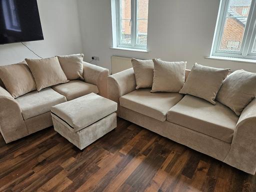 Buy & Sell Mellor Ribble Valley - Photos for like new 3 and 2 piece sofa and footstool