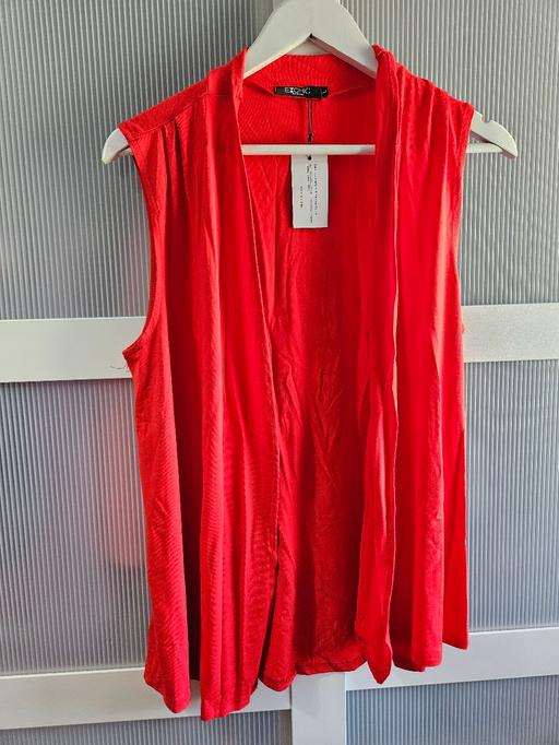 Buy & Sell Halton Weston Point - Watford - Photos for 🌟NEW🌟 Size L red sleevless cardigan