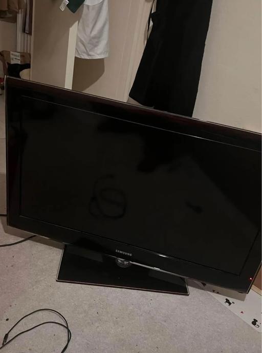 Buy & Sell Bedfordshire Luton - Photos for 42inch TV with Roku Stick