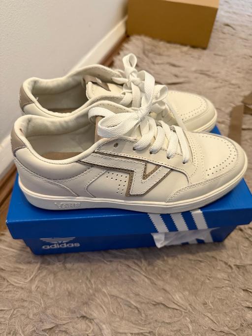 Buy & Sell Cambridge Heath East London - Photos for Vans trainers