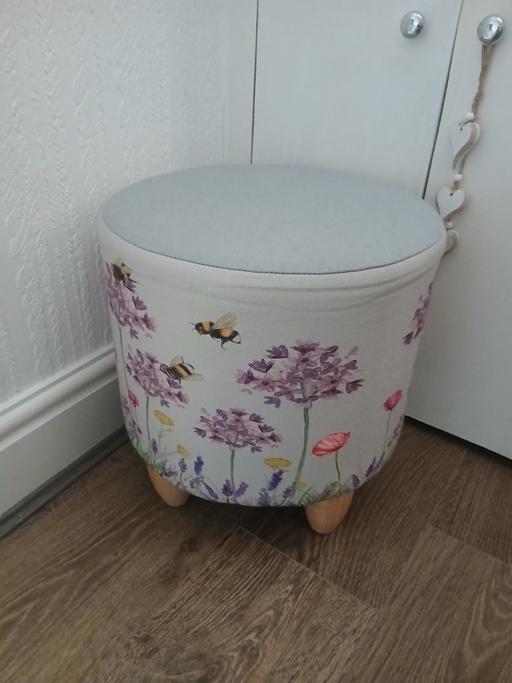 Buy & Sell Radcliffe Bury - Photos for Bee Footstool Used Good Con