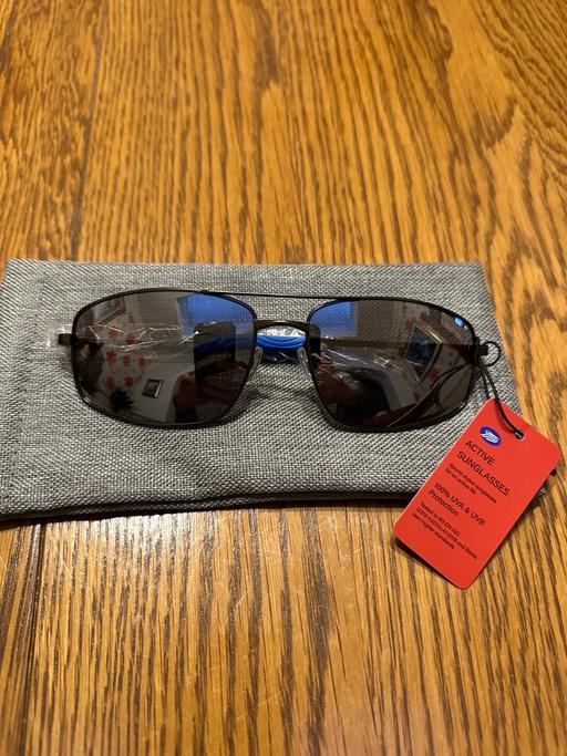 Buy & Sell Parkfields Wolverhampton - Photos for 1 pair of unisex Boots Active Sunglasses