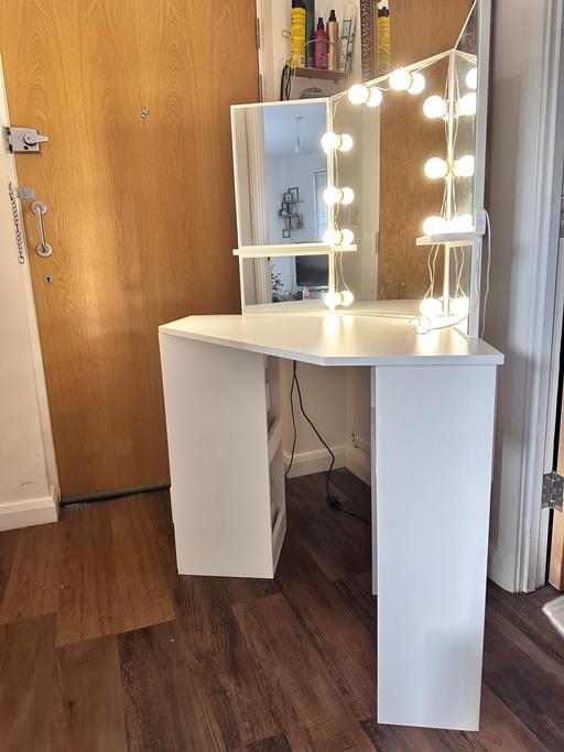 Buy & Sell Dingle Liverpool - Photos for Modern corner dressing table makeup desk