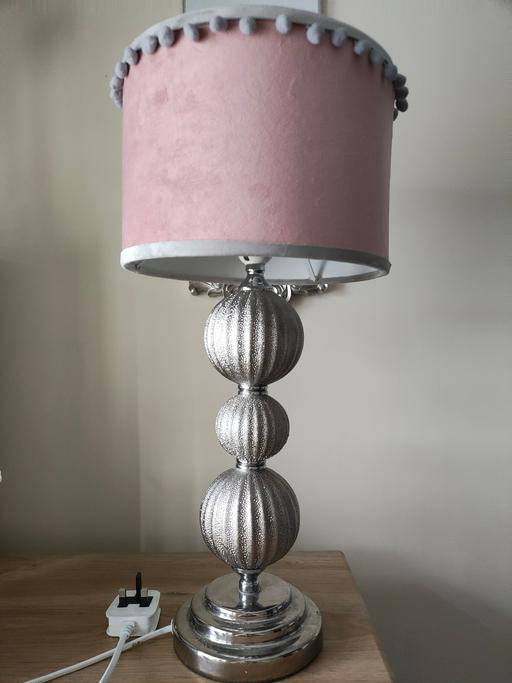 Buy & Sell Scholes Rotherham - Photos for large silver and pink lamp