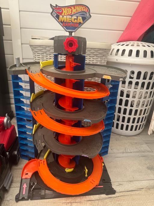 Buy & Sell East London Havering - Photos for Original Hot Wheels Mega Garage elevator