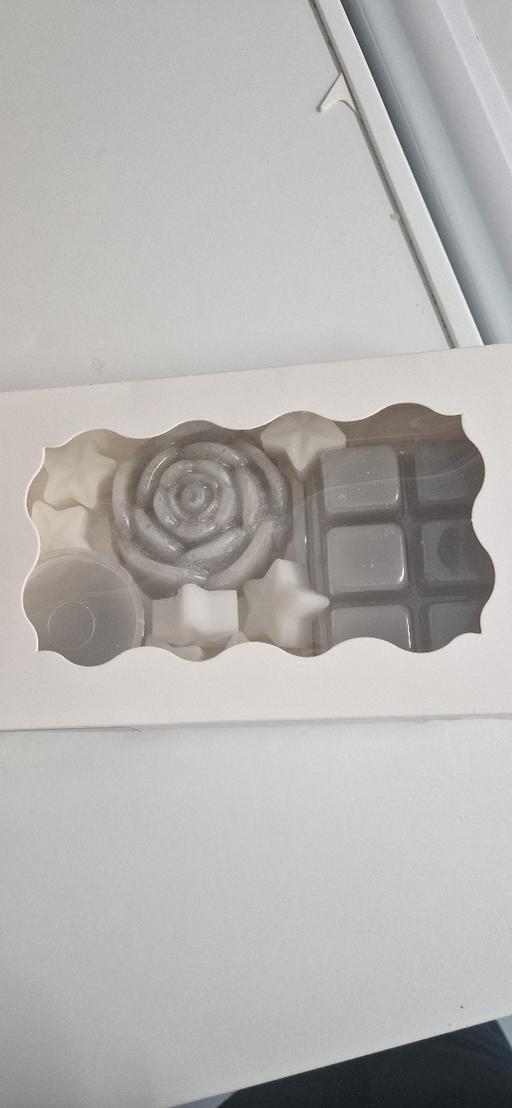 Buy & Sell Long Meadow Worcester - Photos for Creed wax melt set