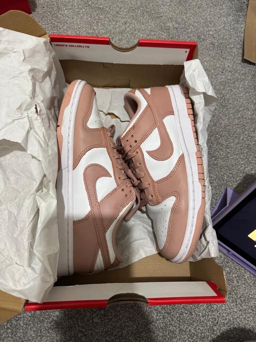 Buy & Sell Walthamstow East London - Photos for Women’s Nike Dunks