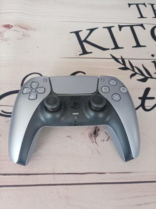Buy & Sell Woodsetton Dudley - Photos for ps5 dualsense controller (silver)