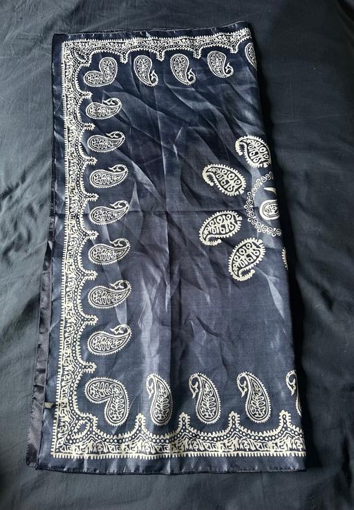 Buy & Sell Hulme Village Staffordshire Moorlands - Photos for Blue & white paisley print scarf