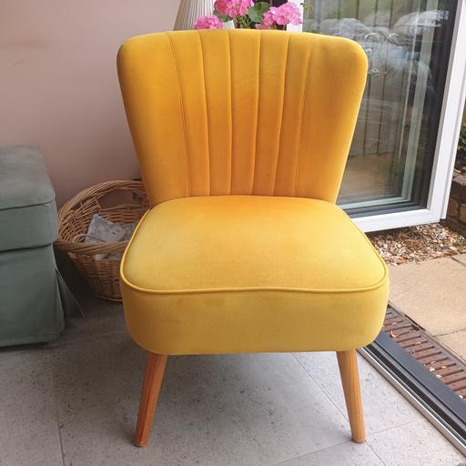 Buy & Sell Clayton Stafford - Photos for Yellow Accent Chair