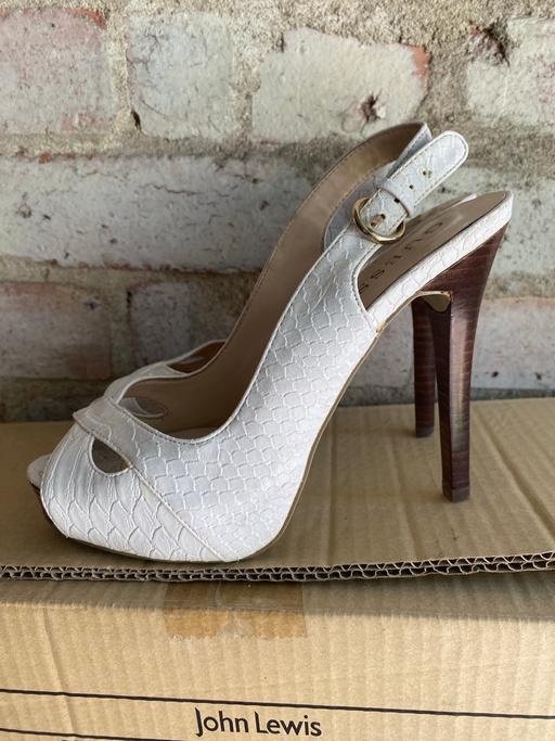 Buy & Sell Croydon Town Centre Croydon - Photos for Guess snakeskin white heels