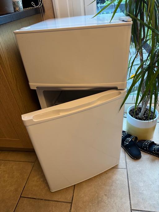 Buy & Sell Colliers Wood South West London - Photos for Mini Refrigerator with Freezer