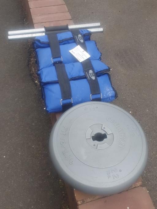 Buy & Sell Gornal Wood Dudley - Photos for 2 Dumbell Threaded Bars, 2 5kg Weighted Bags