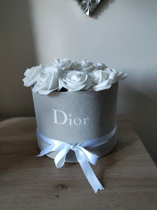 Buy & Sell Scholes Rotherham - Photos for Large Dior artificial flower box