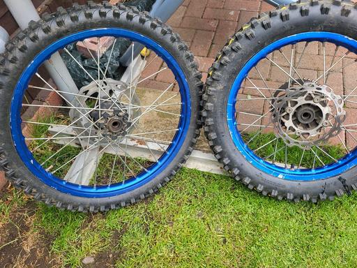 Vehicles South Hylton Sunderland - Photos for 16 and 19 inch wheels