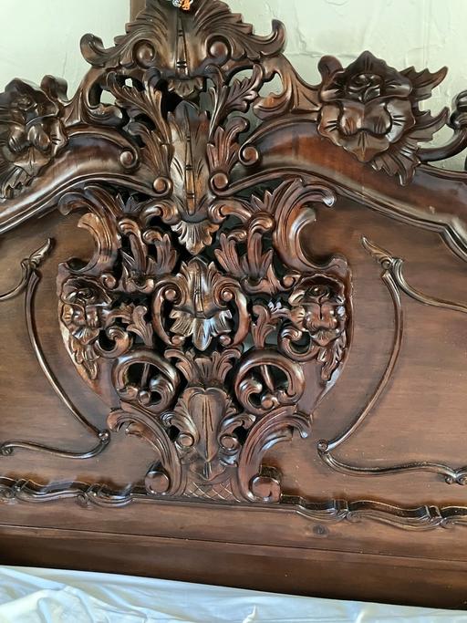 Buy & Sell Brook Road Industrial Estate Rochford - Photos for Wooden carved bed frame